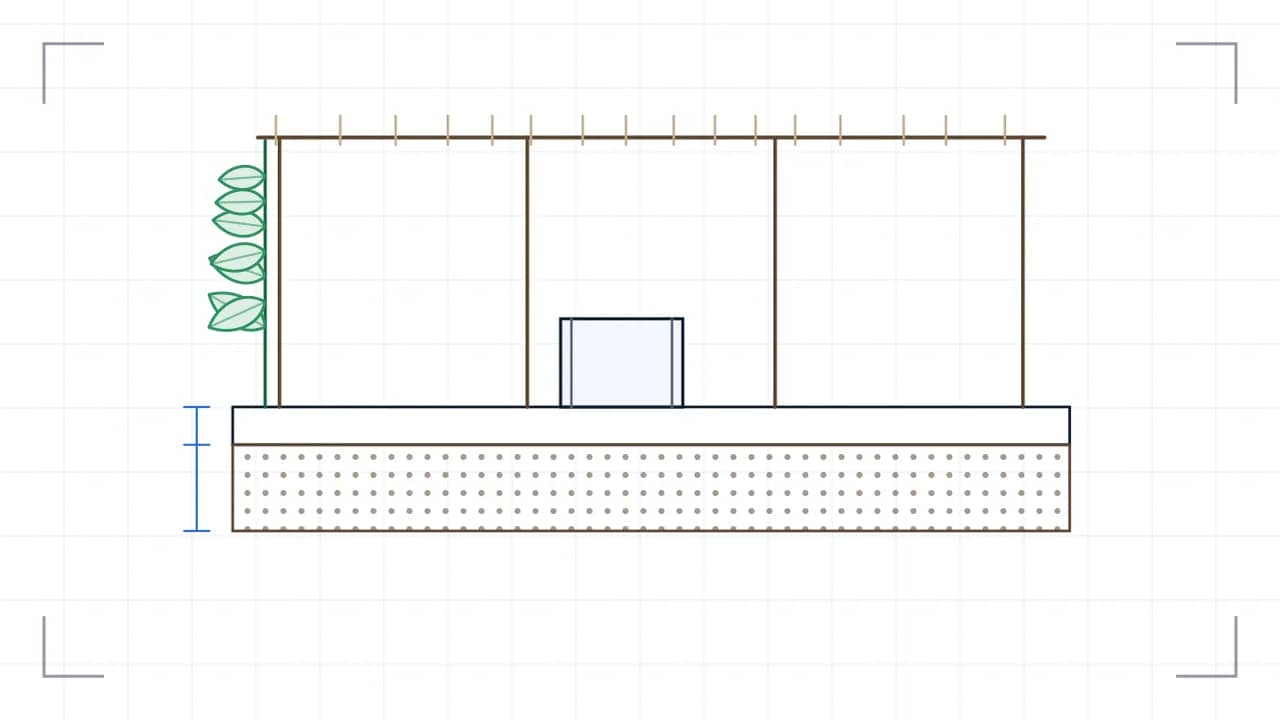 Schnitt durch einen Sitzplatz, mit einer Pergola auf Pfosten: unter der Deckschicht liegen zwei Aufbaulagen mit unterschiedlicher Schraffur, links bemessen. Am Rand stehen zwei Pflanzen in Ansicht.