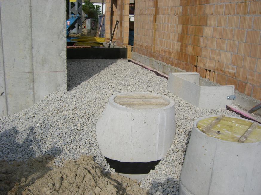 Giebelwand schalen und armieren, Geröllbeet 004.jpg