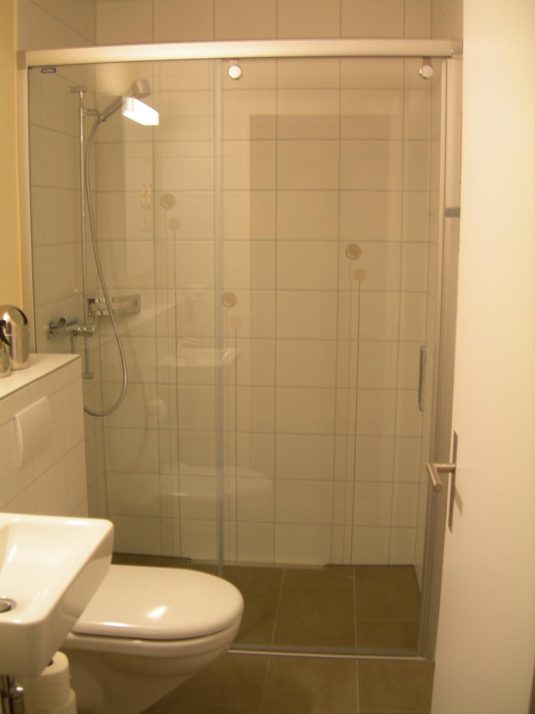 geschlossene_dusche_gaestebad.jpg