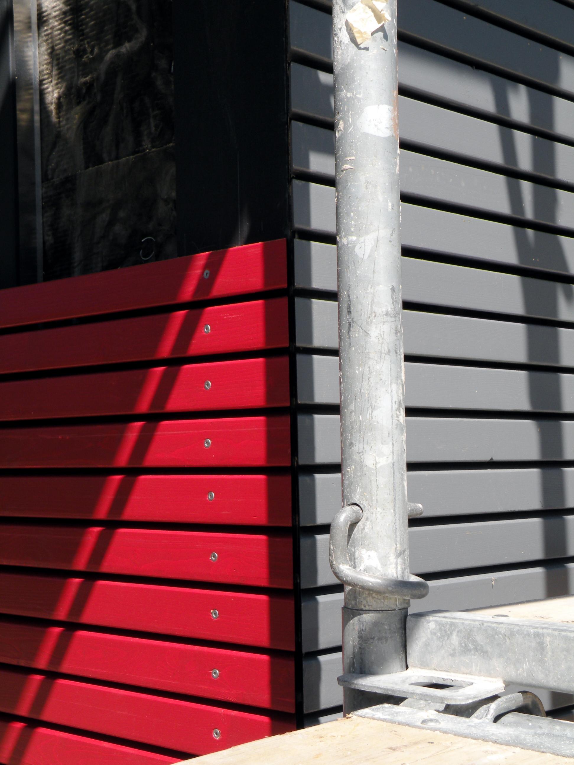 Fassade-Süden rot :Osten grau.jpg