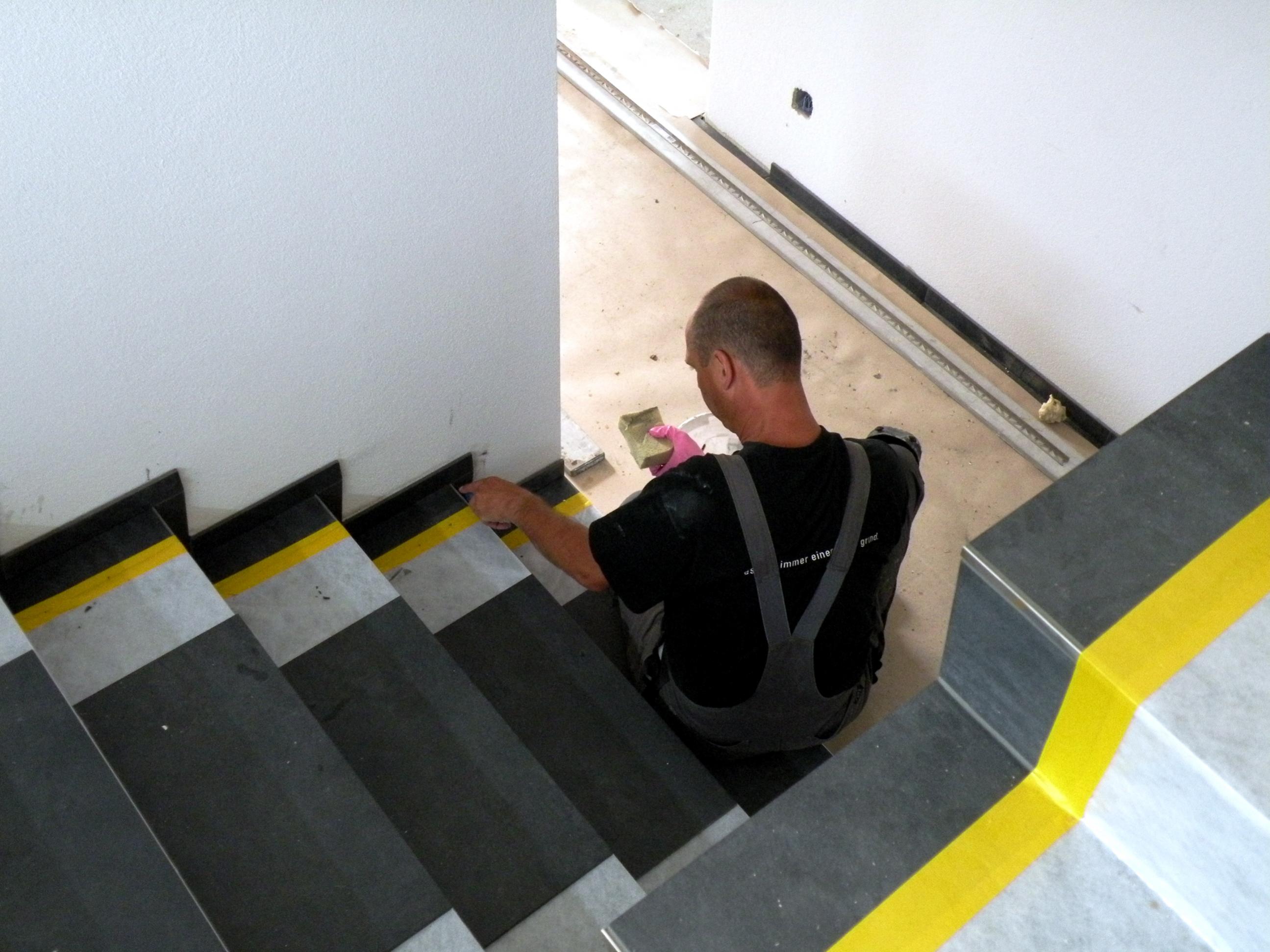 Top-Plattenleger b.d.Arbeit.jpg