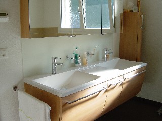 Badzimmer_Glasrueckwand.JPG