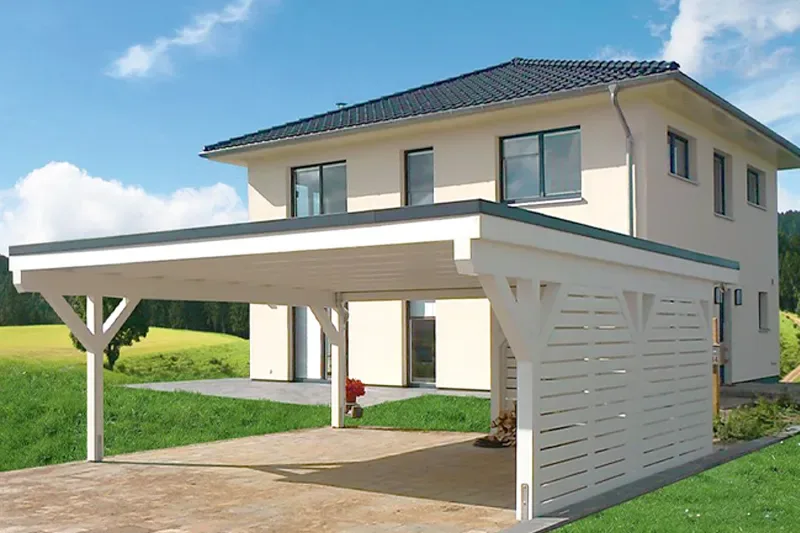 Weisses Flachdach-Carport mit Seitenwand neben einem modernen Einfamilienhaus