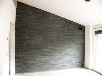 Schlafzimmer Natursteinwand 2 .jpg